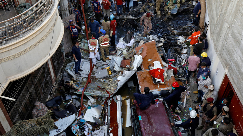 В Пакистане обнаружили чёрный ящик разбившегося самолёта