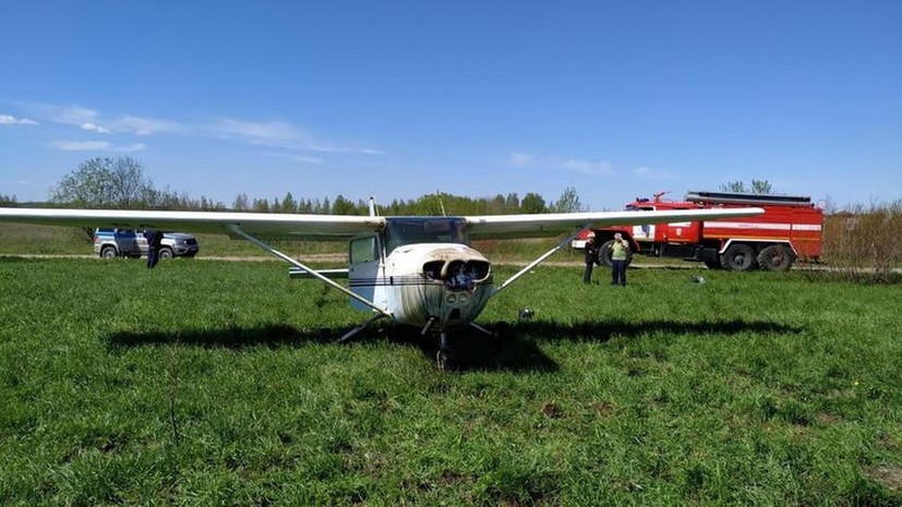 СМИ: В Ленобласти аварийно сел легкомоторный самолёт
