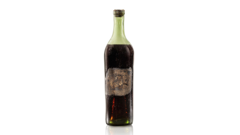 На аукционе Sotheby's продали бутылку коньяка 1762 года розлива