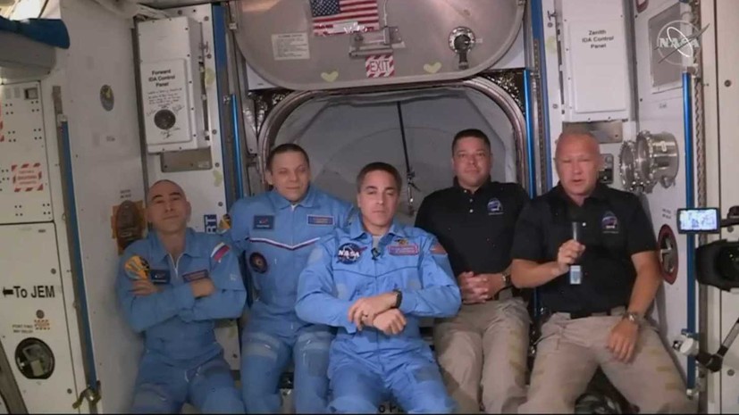 Экипаж корабля Crew Dragon перешёл на МКС