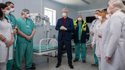 Сергей Собянин во временном госпитале на территории НИИ скорой помощи имени Н.В. Склифосовского