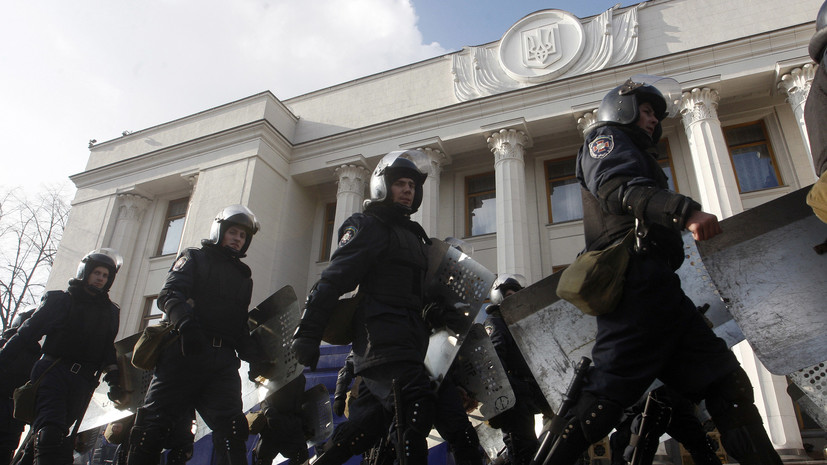 Почему главу украинского МВД Арсена Авакова вызвали в Раду