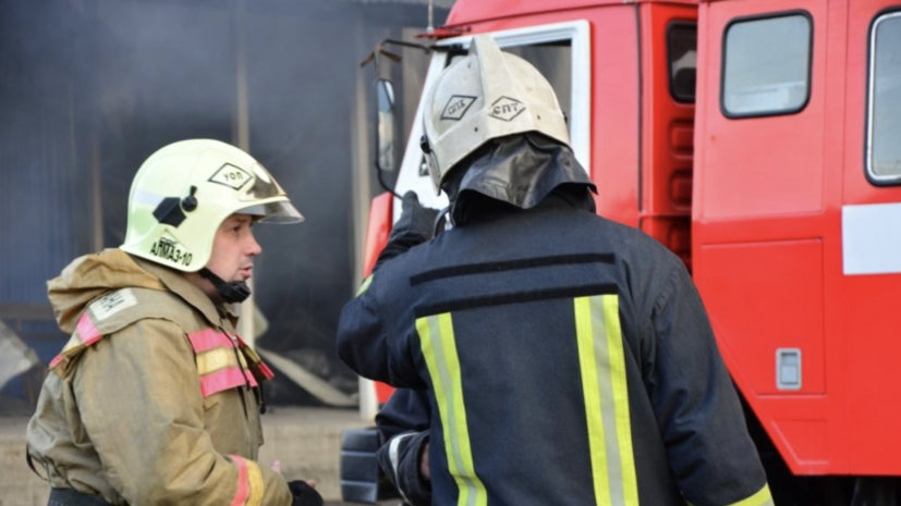 Склад с пиломатериалами загорелся в Хабаровске