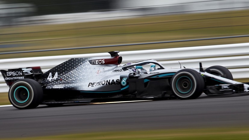Хэмилтон о первых заездах на болиде «Формулы-1» после карантина: я сразу почувствовал себя уверенно