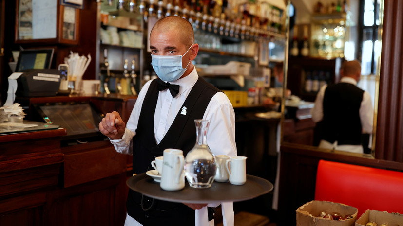 Макрон заявил о возобновлении работы ресторанов во Франции