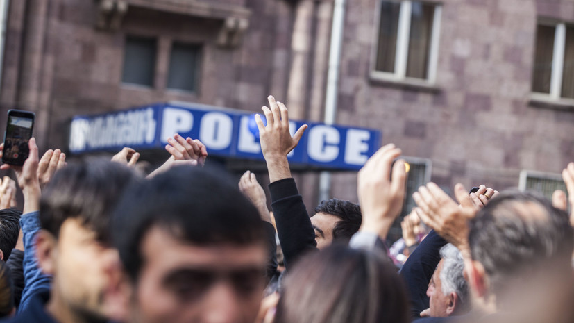 В Армении полиция задержала более 250 протестующих