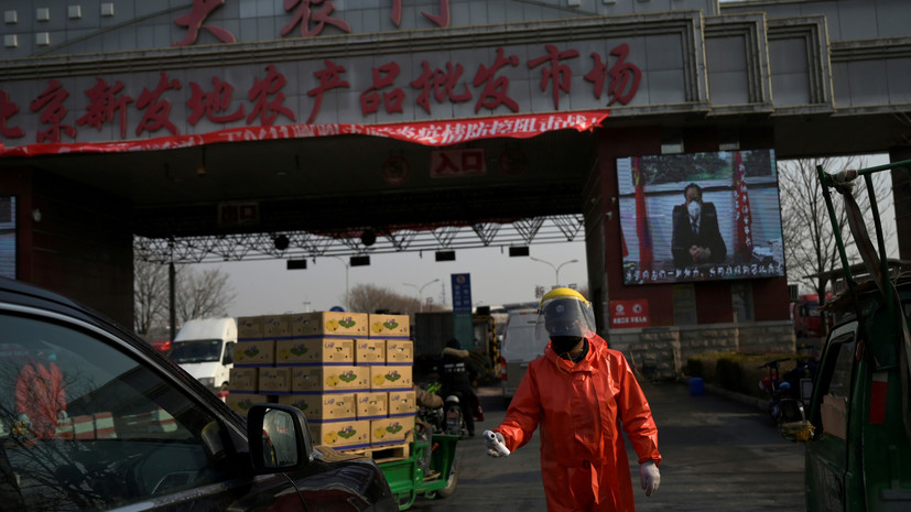В Пекине заявили о риске эпидемии из-за вспышки коронавируса на рынке