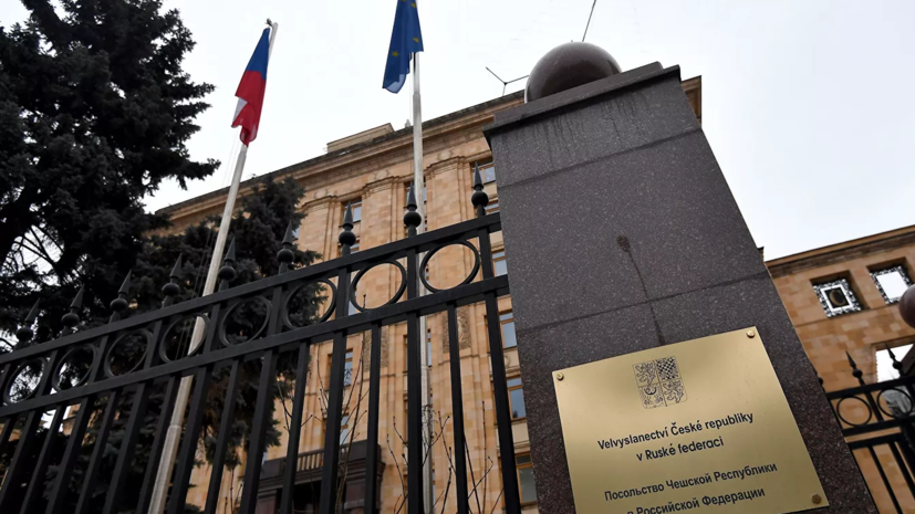 В Кремле оценили решение выслать двух чешских дипломатов из России
