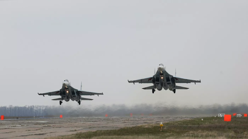 Истребители Су-27 подняли для перехвата В-52H ВВС США над Балтикой