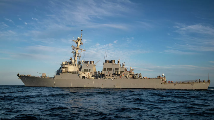 Силы ЮВО отслеживают действия зашедшего в Чёрное море эсминца США