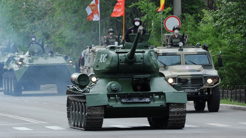 Механизированную колонну на параде в Чите возглавил Т-34