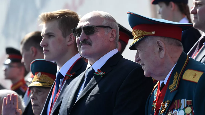 Песков опроверг данные об отъезде Лукашенко в Минск сразу после парада