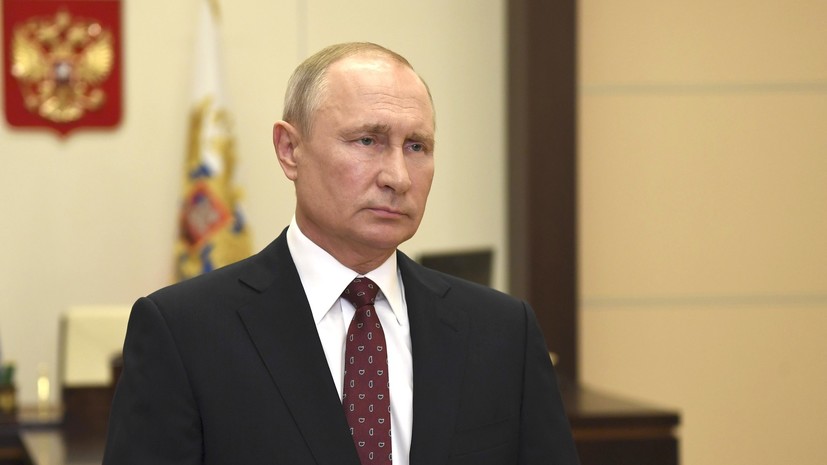 Путин поздравил выпускников школ и университетов