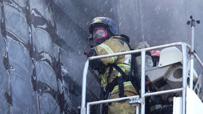 Из горящей квартиры в Москве были спасены семь человек