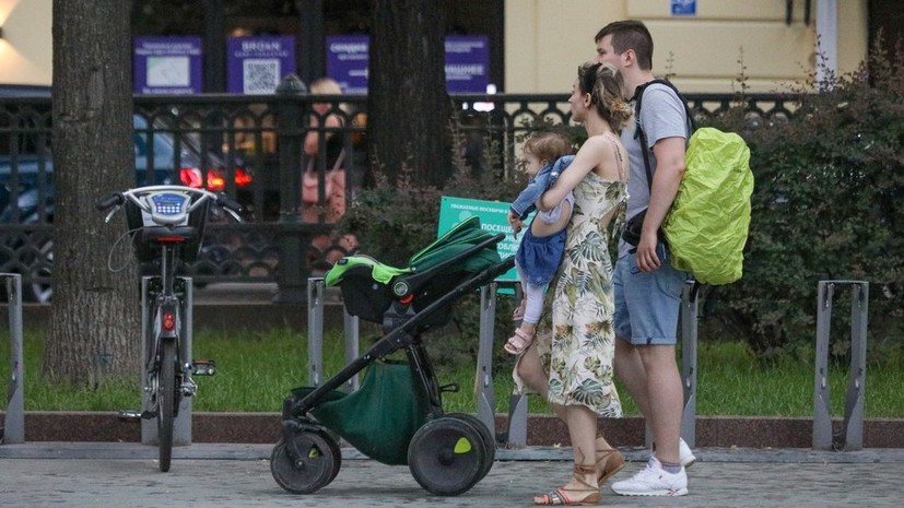 Минтруд разъяснил схему новых выплат в 10 тысяч рублей на детей