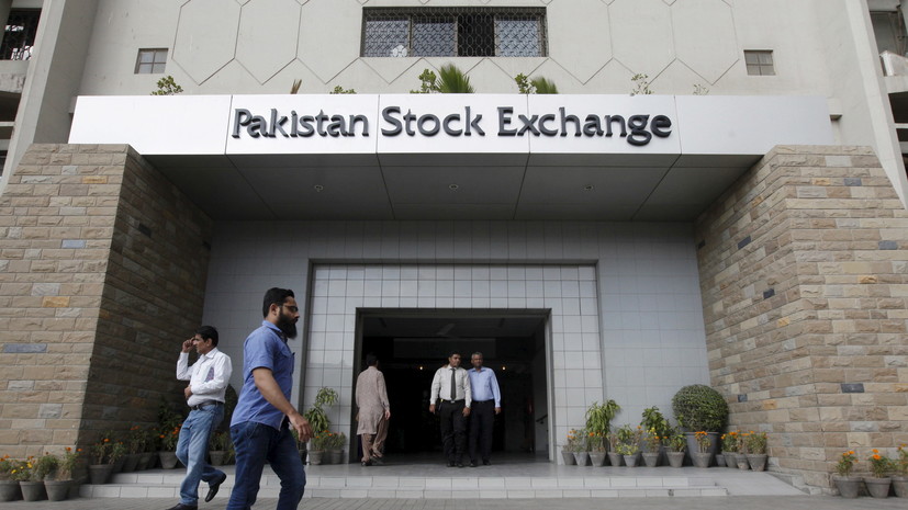 В Карачи боевики напали на Пакистанскую фондовую биржу