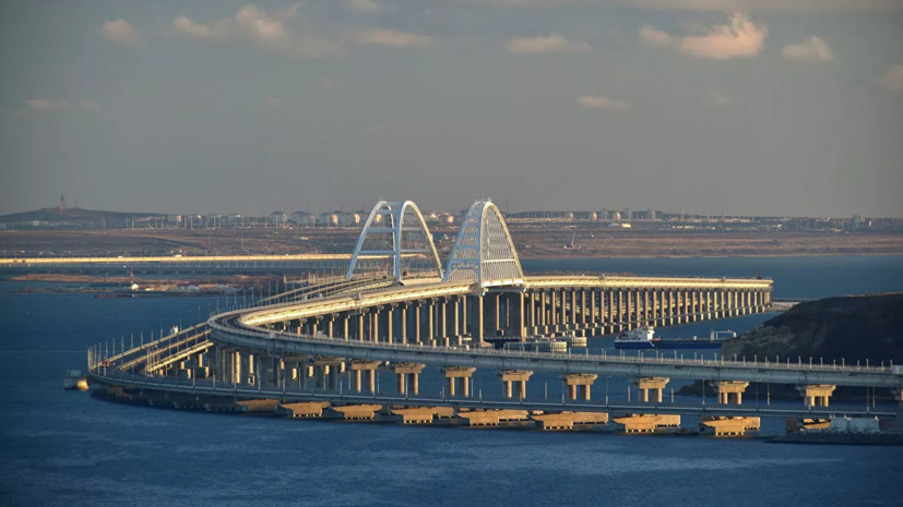По Крымскому мосту открыто грузовое железнодорожное движение
