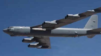 Бомбардировщик B-52 с прототипом ракеты AGM-183A ARRW