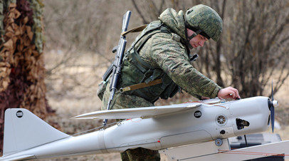 Военнослужащий РФ готовит к пуску БПЛА «Орлан-10»