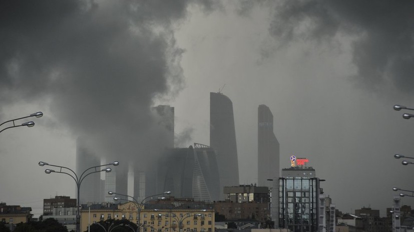 МЧС предупредило о грозе с градом и сильном ветре в Москве