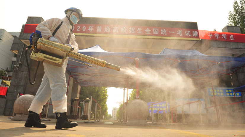 В Китае за сутки выявили 12 новых случаев коронавируса
