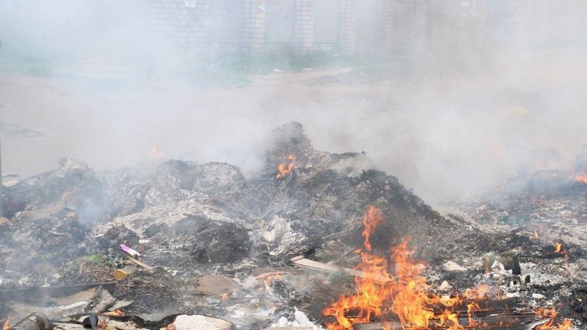 На несанкционированной свалке в Ингушетии тушат пожар