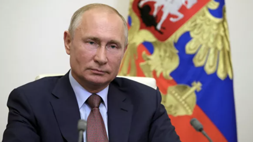 Путин поручил провести юридический форум в Петербурге в мае 2021 года