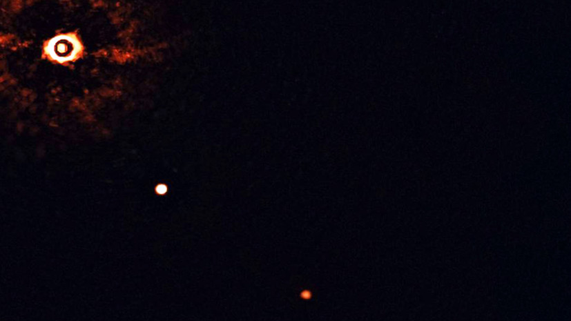 В созвездии Мухи: получено первое в истории изображение солнцеподобной звезды в сопровождении двух гигантских экзопланет