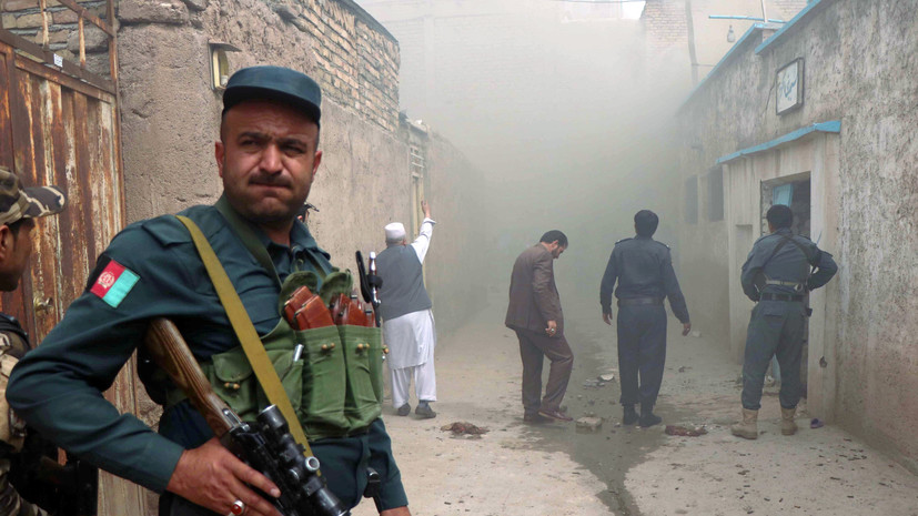 СМИ сообщили о гибели 50 человек при авиаударе в Афганистане