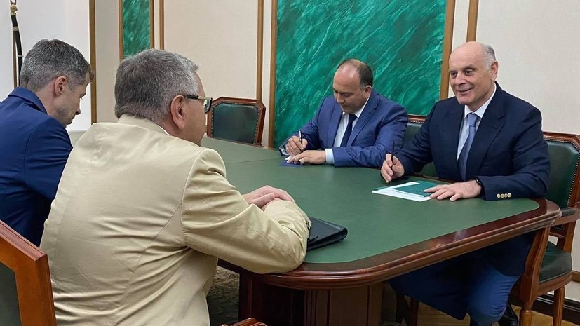 Посол России встретился с президентом Абхазии