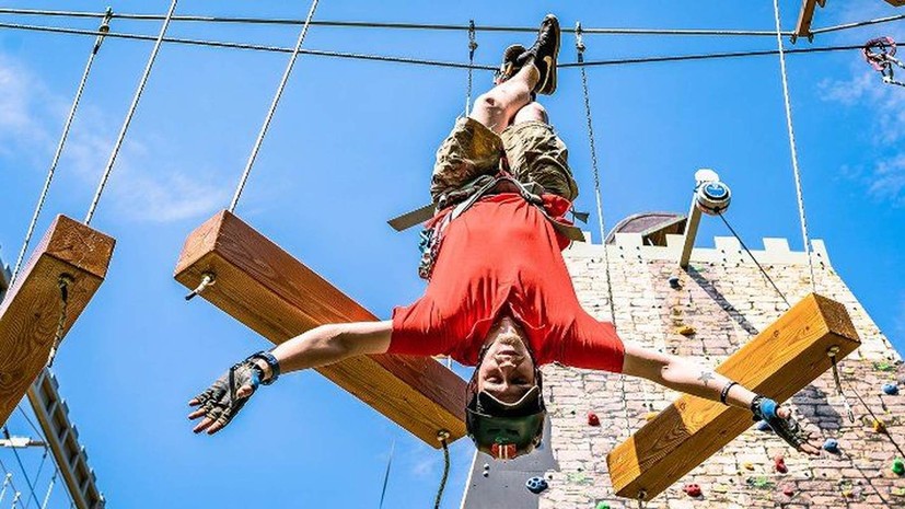 В восьми столичных парках открылись верёвочные городки