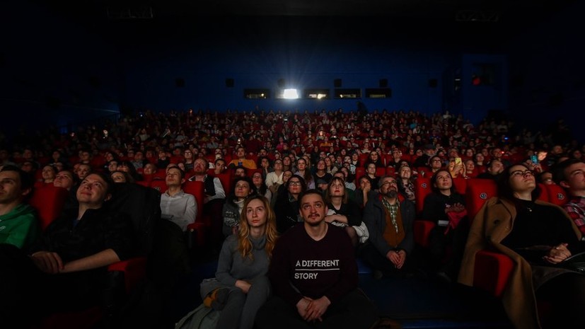В Москве начинают работать кинотеатры