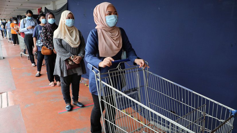 Жителей Малайзии обязали носить маски в общественных местах