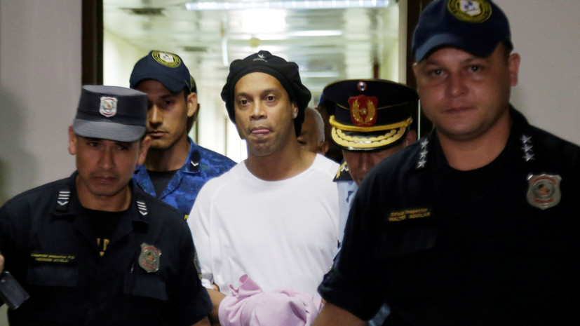 СМИ: Роналдиньо могут освободить в августе