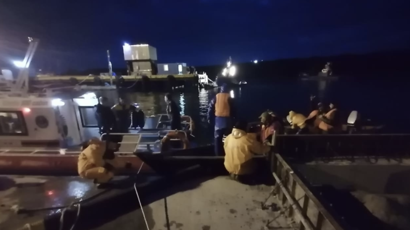 В МЧС сообщили о спасении семи рыбаков с судна на Курилах