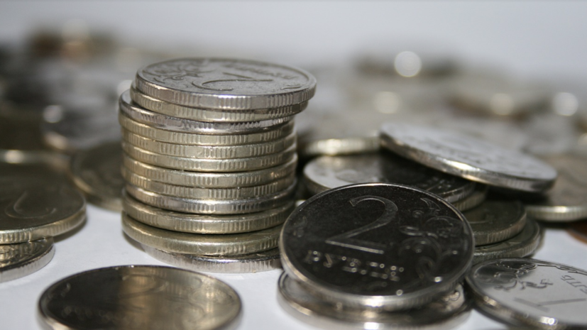 Рубль растёт к доллару и евро