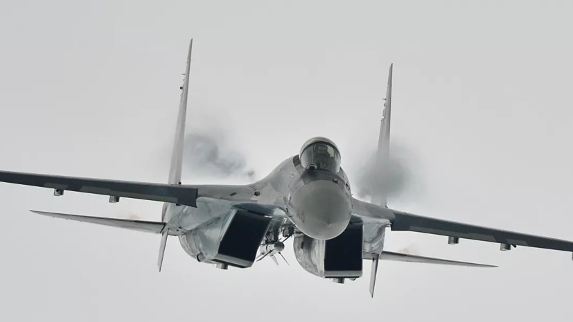 Российские Су-35 сопроводили бомбардировщик США над Охотским морем