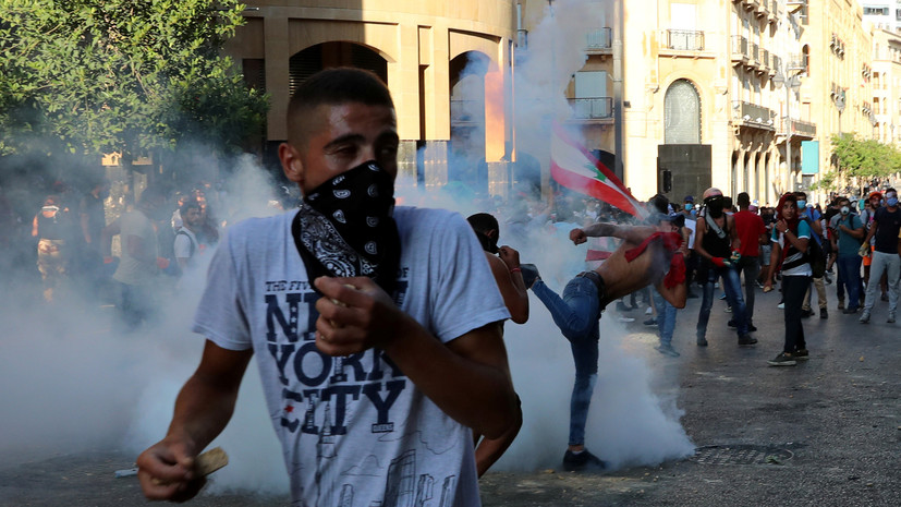 В Бейруте возобновились столкновения между протестующими и полицией