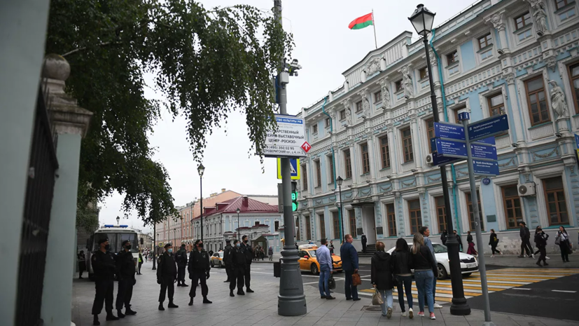 Консульский отдел посольства Белоруссии в Москве приостановит работу