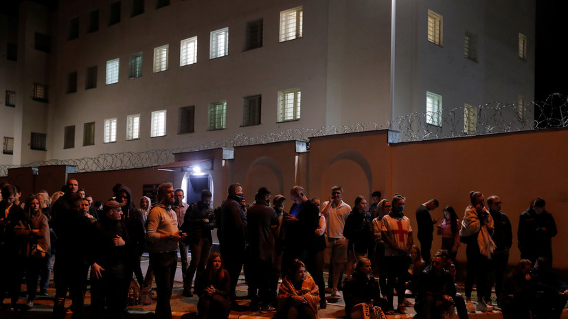 Протестующие собрались у СИЗО №1 в Минске