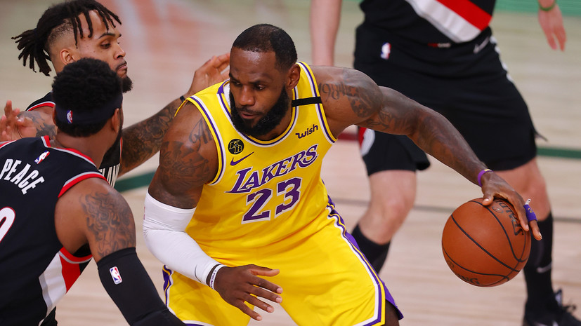 Трипл-дабл Джеймса не спас «Лейкерс» в первом матче плей-офф НБА с «Портлендом»