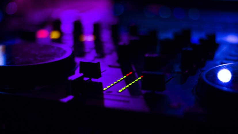 На греческих курортах Халкидики и на Миконосе запретили вечеринки