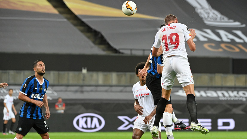 Де Йонг стал первым в истории автором двух голов головой в финале еврокубкового турнира