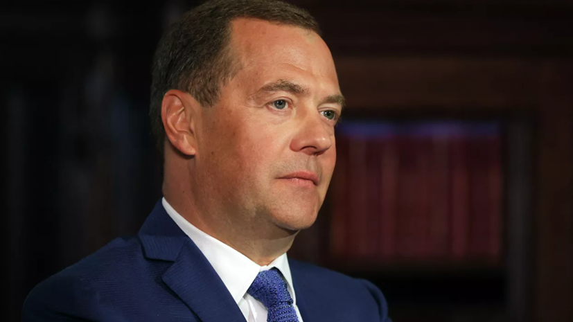 Медведев возглавил комиссию Совбеза по обеспечению интересов в Арктике