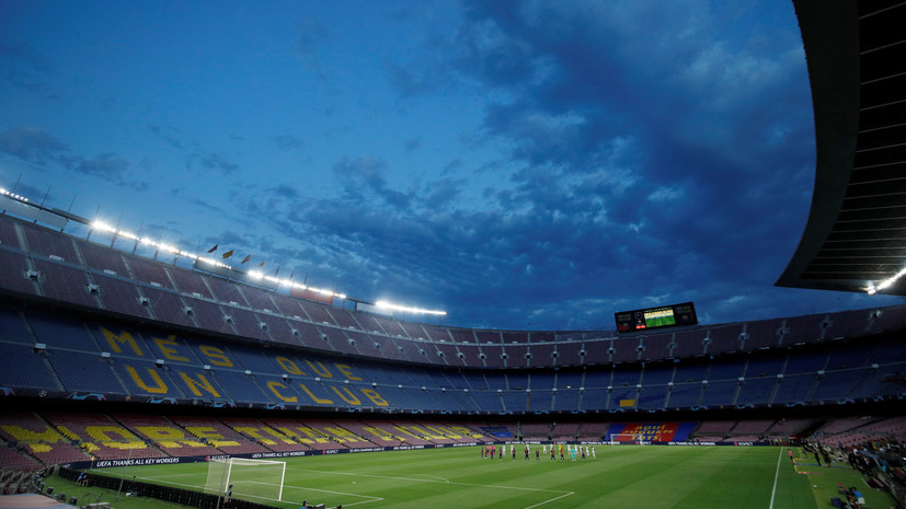 Болельщики «Барселоны» провели акцию протеста против руководства клуба перед стадионом «Камп Ноу»