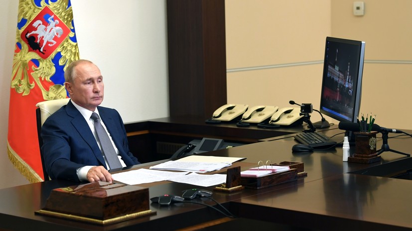 «Исходим из того, что проблемы будут решаться мирным путём»: Путин сформировал резерв силовиков для помощи Белоруссии
