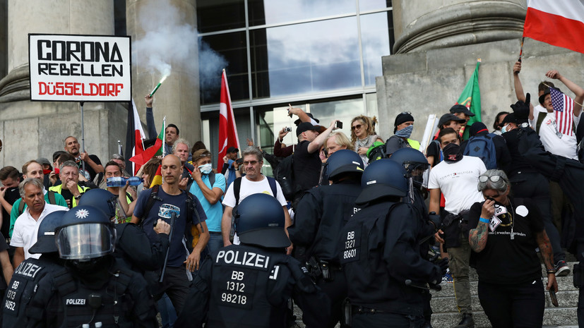 Берлинская полиция освободила площадь от митингующих против карантина