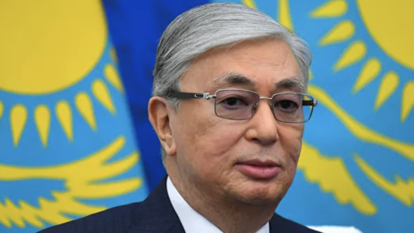 Токаев поздравил сограждан с Днём Конституции