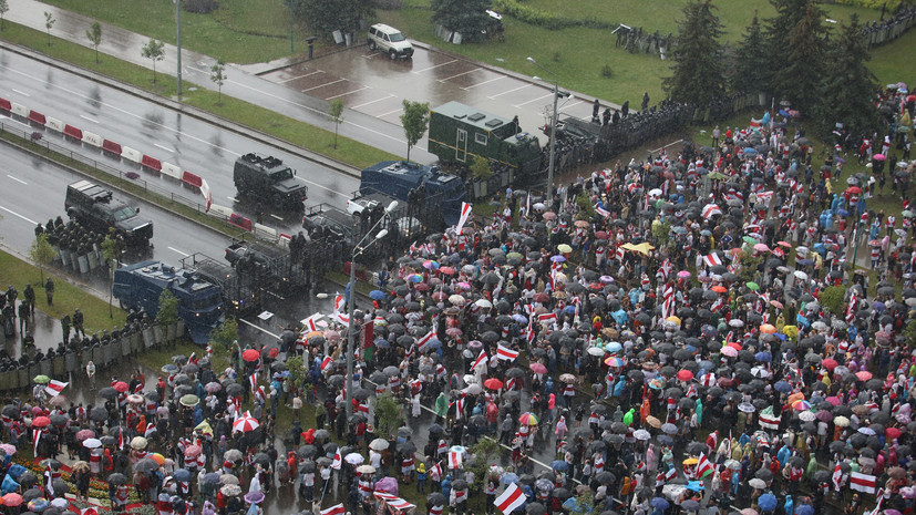 Помощник Лукашенко оценил число противников президента