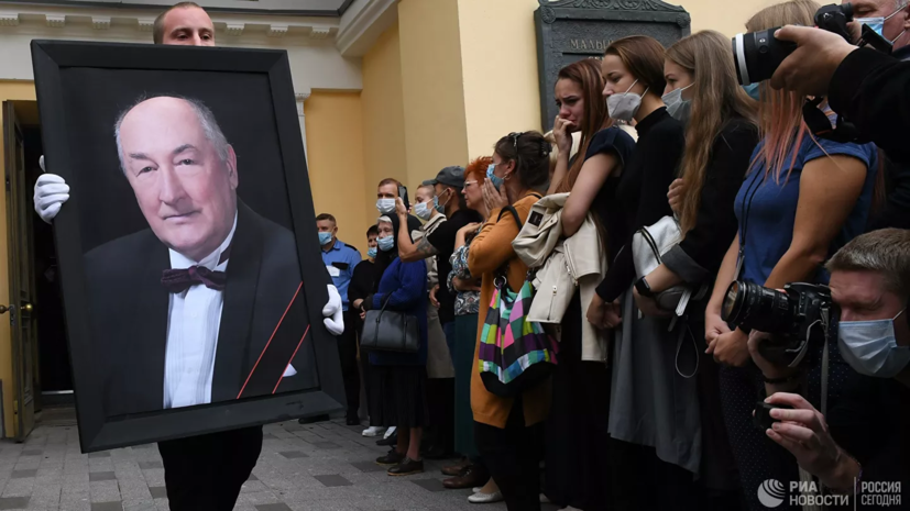 Бориса Клюева похоронили на Троекуровском кладбище